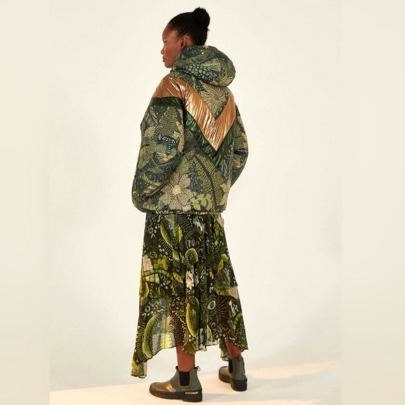 FARM RIO Cool Green Leopard Reversible Puffer Jacket Size Large NWT - Picture 10 of 13